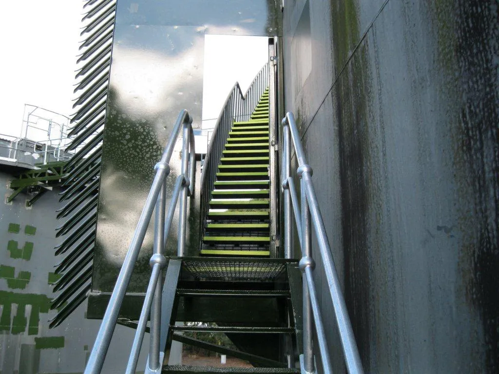 Stainless Steel Staircase with Hand Railing