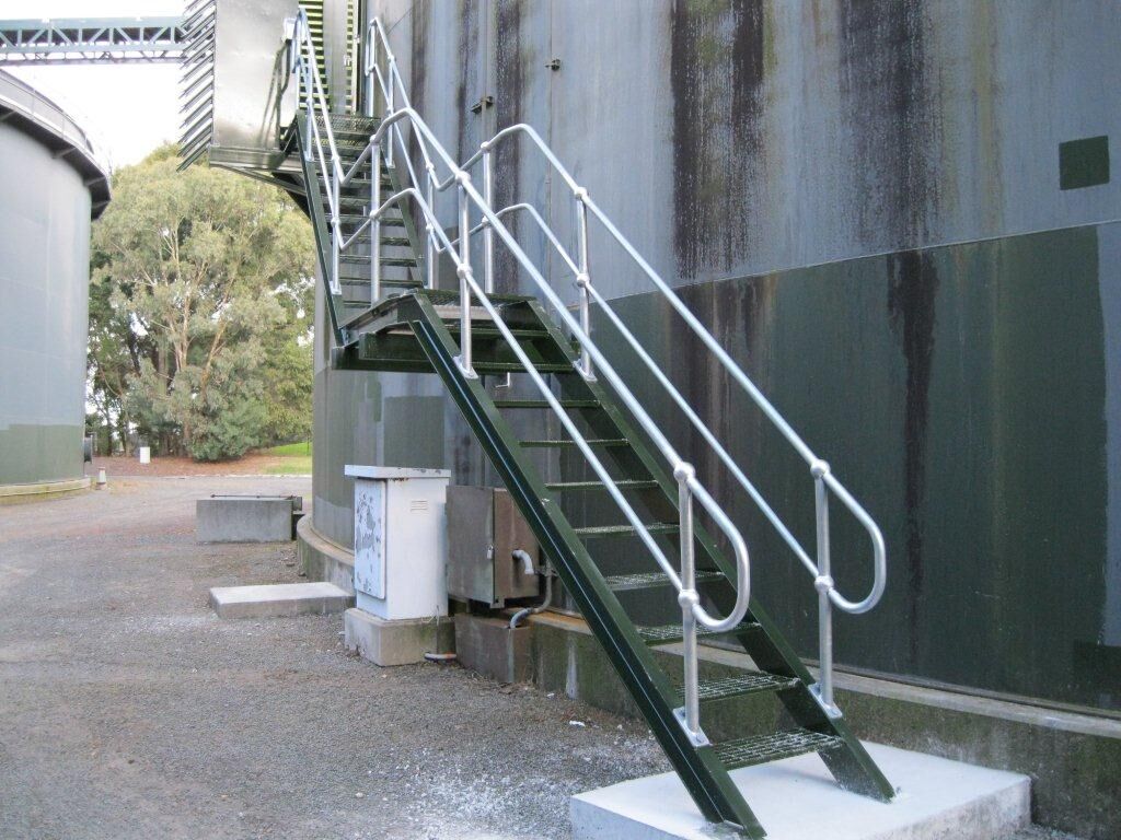 Stainless Steel Staircase with Hand Railing